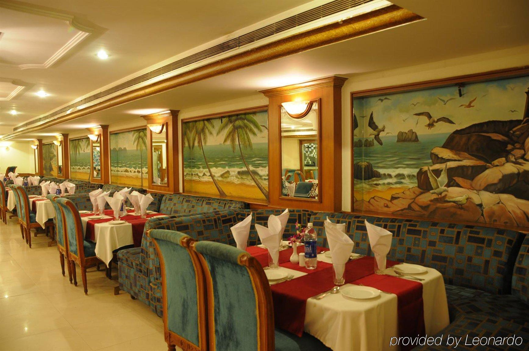 Nalapad'S Hotel Bangalore International Restoran fotoğraf